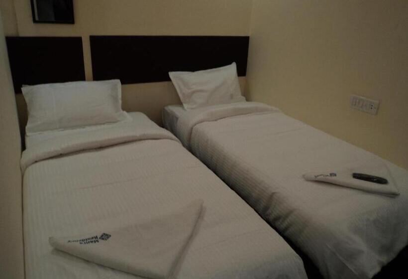 هتل Mani's Residency