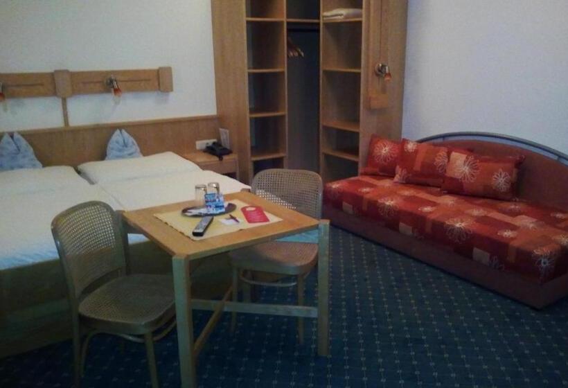 בית מלון כפרי Zum Goldenen Hirschen