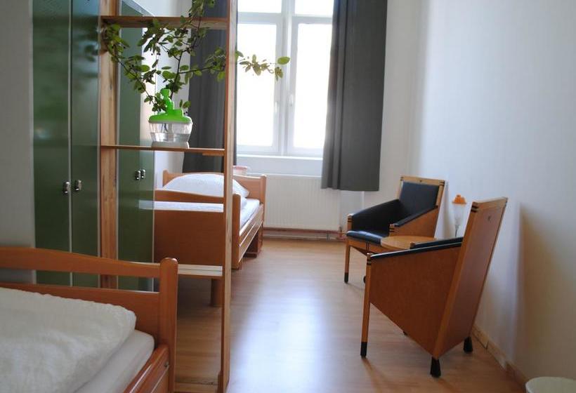 Sandershaus Hostel