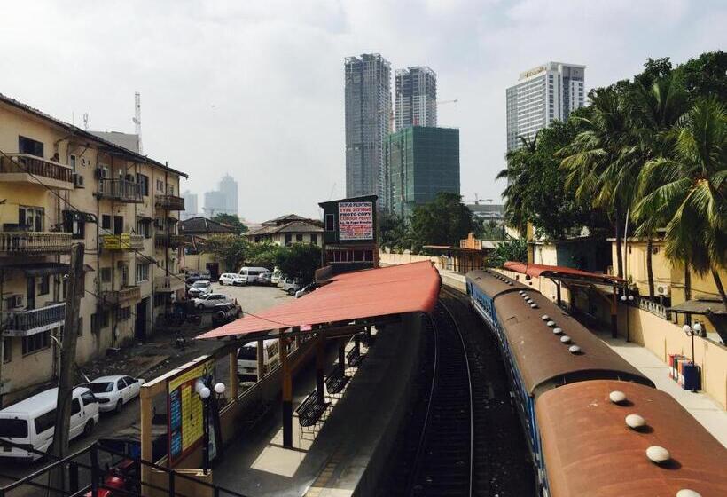 Colombo Downtown Monkey Backpackers Hostel