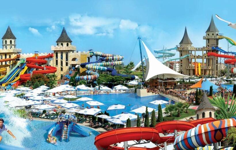 هتل Aqua Paradise Resort & Aqua Park