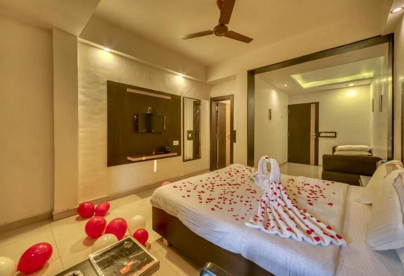 호텔 Ashwin Igatpuri, Pure Veg & Jain Food