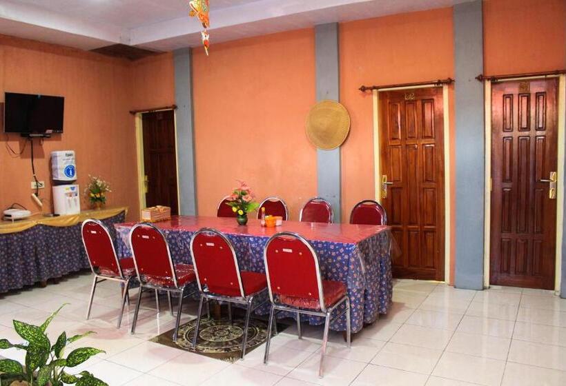 هتل Edelweis 2 Bajawa