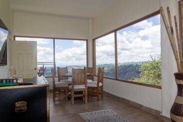 هتل Montana Guesthouse