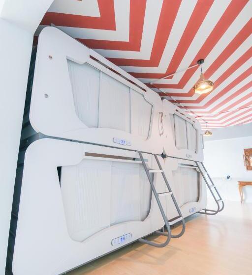هتل Seaview Capsule