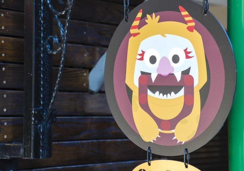 Old Door Hostel & Bar