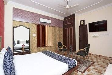 Oyo 10104 Radhika Resort