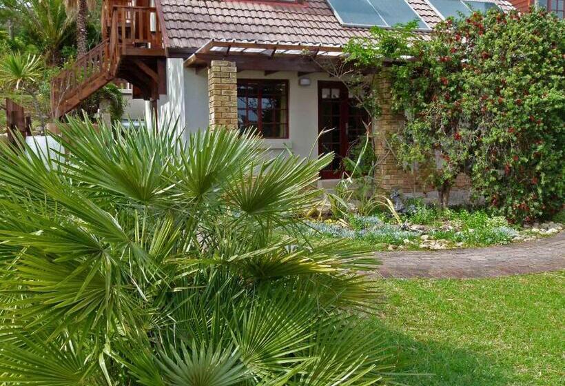 تختخواب و صبحانه Fish Eagle Lodge
