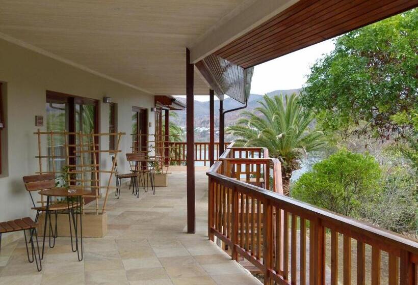 تختخواب و صبحانه Fish Eagle Lodge