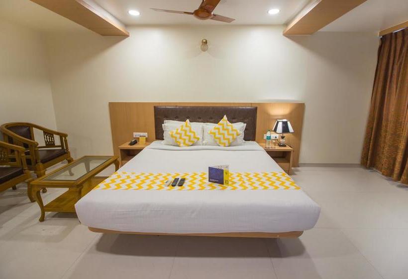 בית מלון כפרי Capital O 11207 Gharonda Residency