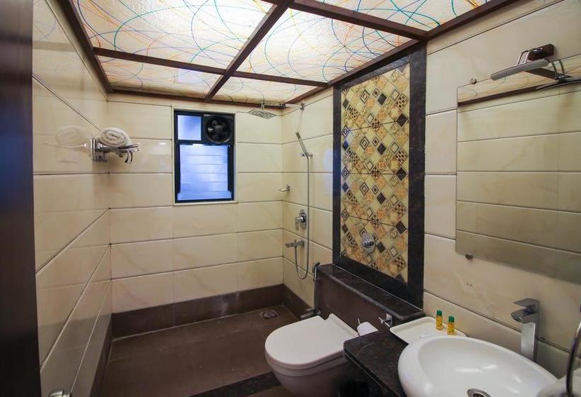 בית מלון כפרי Capital O 11207 Gharonda Residency