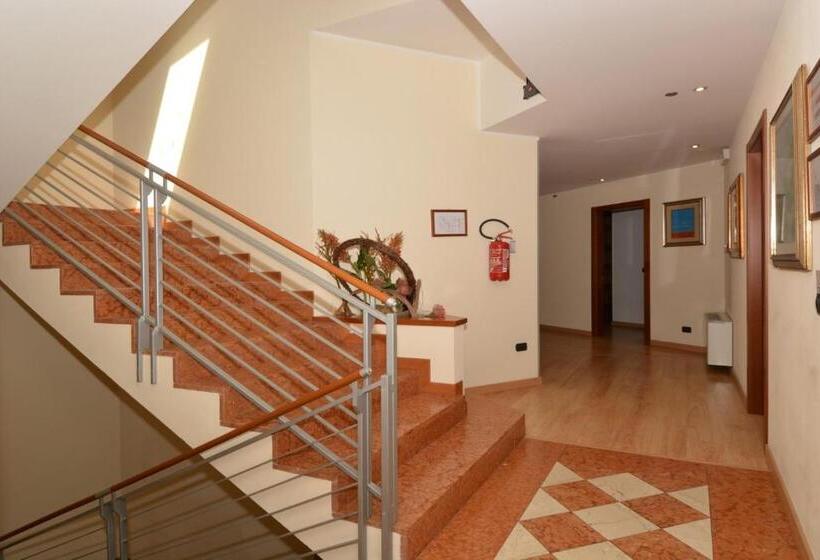 فندق Eolo