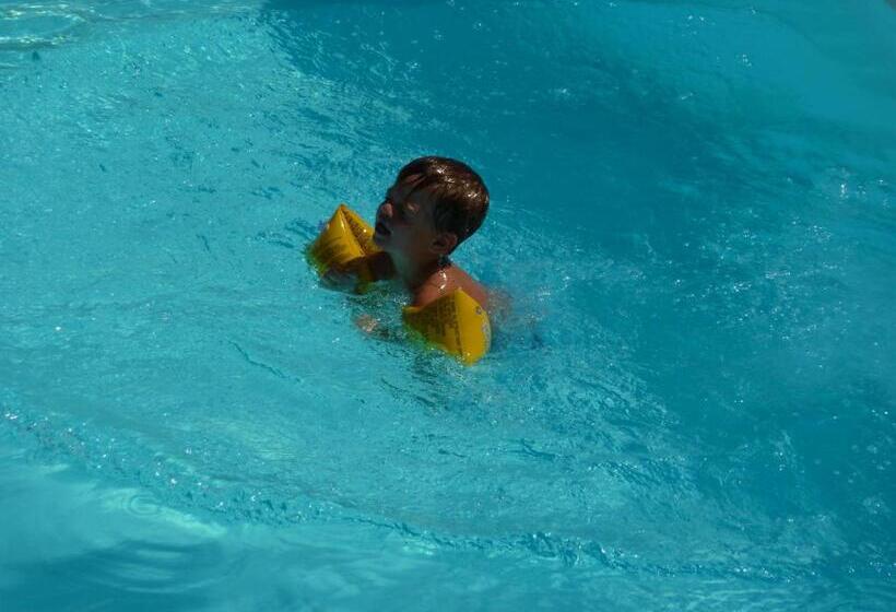 فندق Eolo