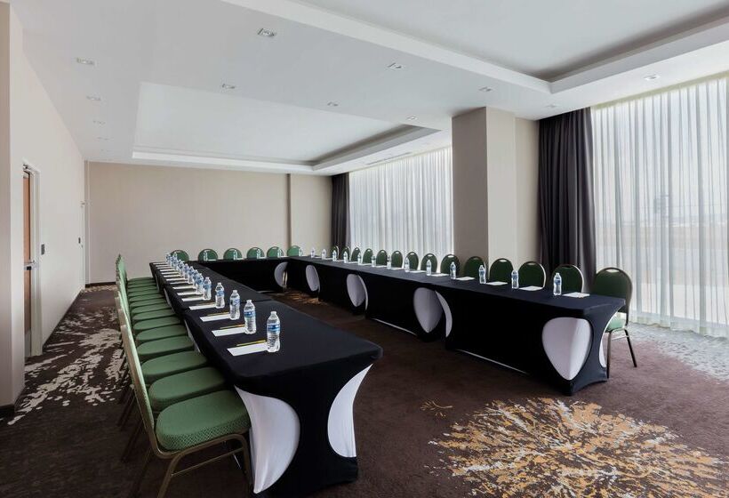 هتل Hilton Garden Inn Salamanca
