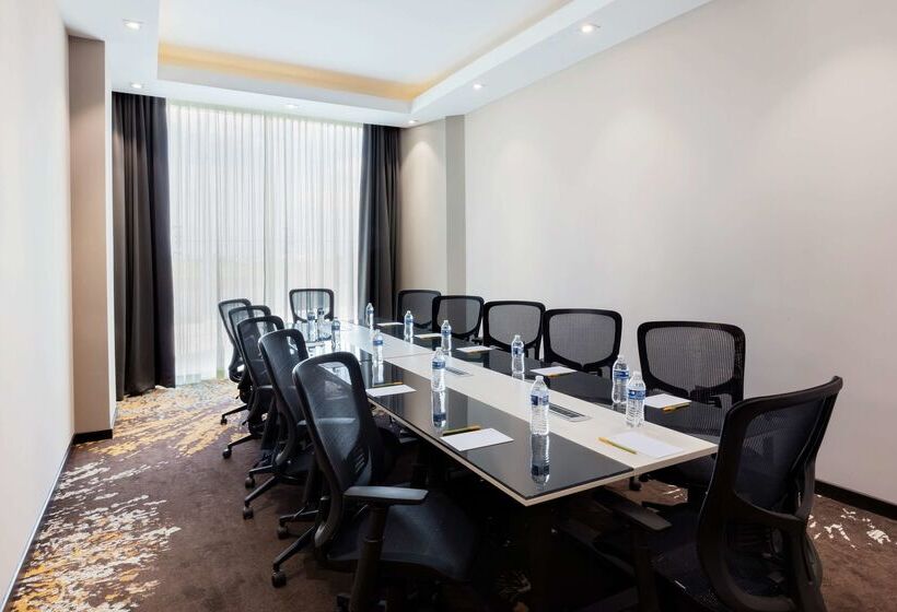 هتل Hilton Garden Inn Salamanca