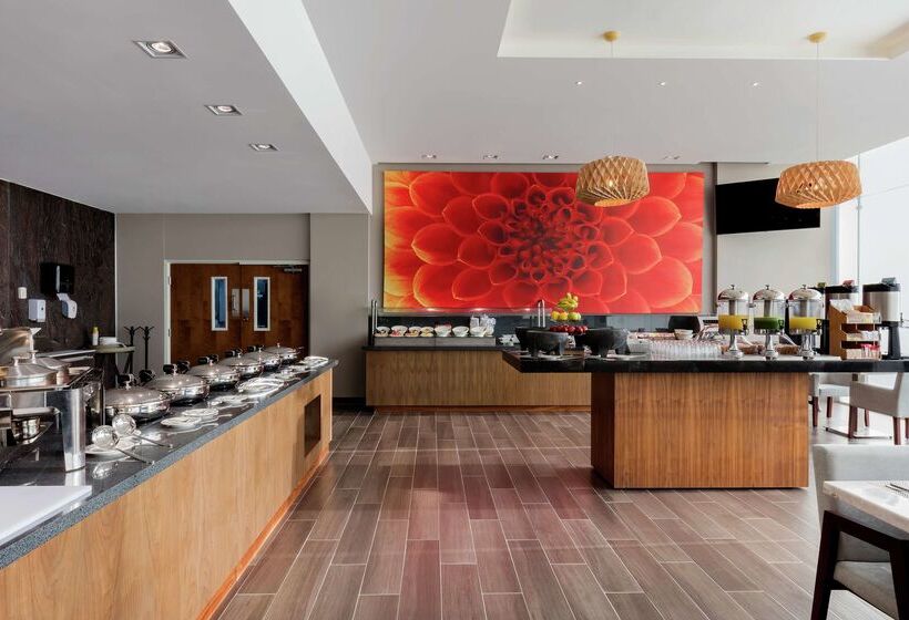 هتل Hilton Garden Inn Salamanca