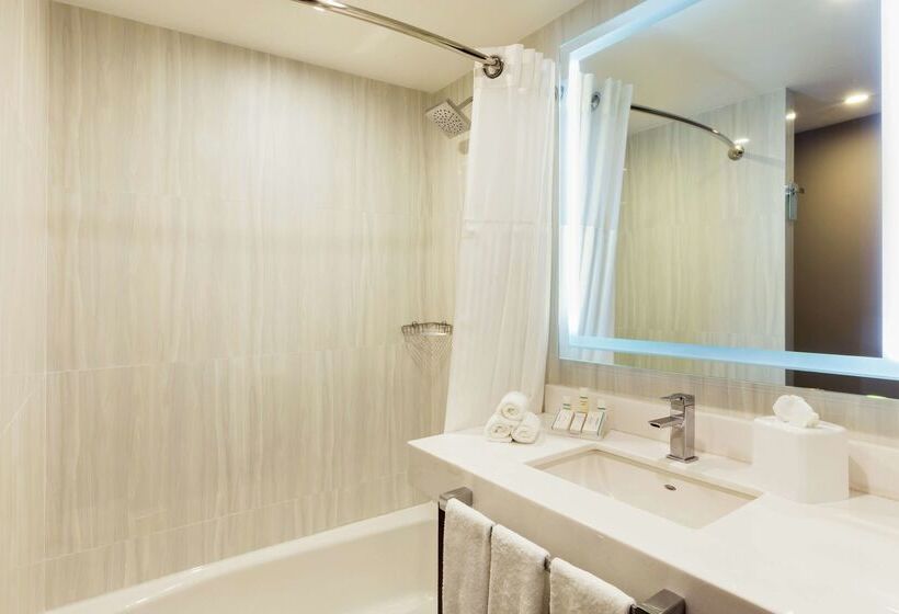هتل Hilton Garden Inn Salamanca
