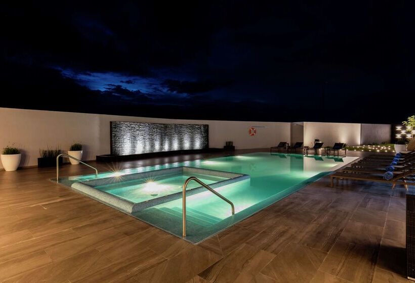 هتل Hilton Garden Inn Salamanca