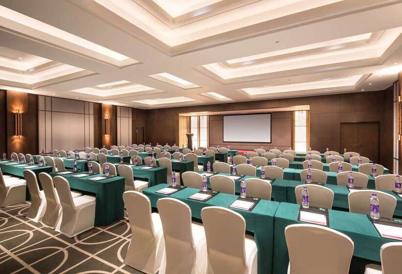 هتل Leshan Ramada