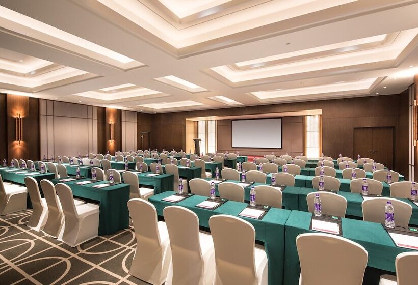 هتل Leshan Ramada