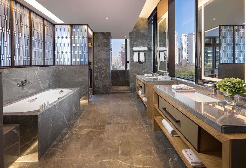 هتل Leshan Ramada