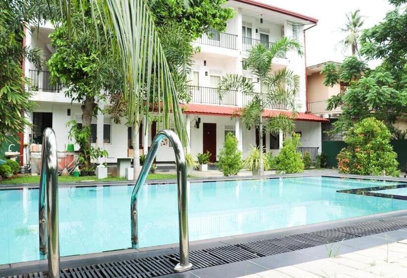 هتل Ritz Gate Kalutara