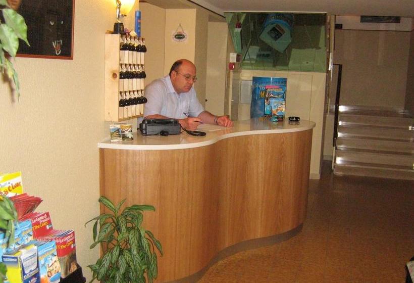 فندق Toschi