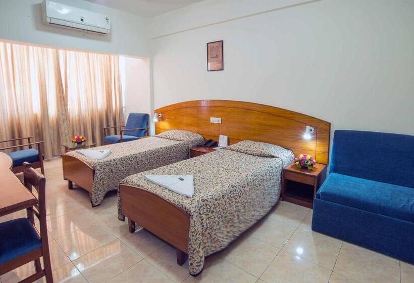 هتل Ymca International House