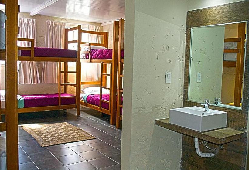 Alevines Playa El Emir Hostel & Suites