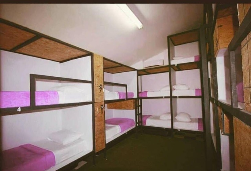 Hostel La Antigua Capsula