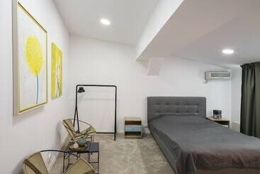 هتل Omega House
