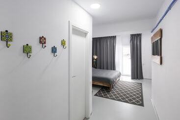 هتل Omega House