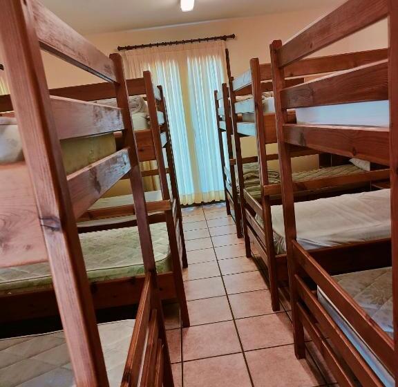 Albergue Los Nuberos   Hostel