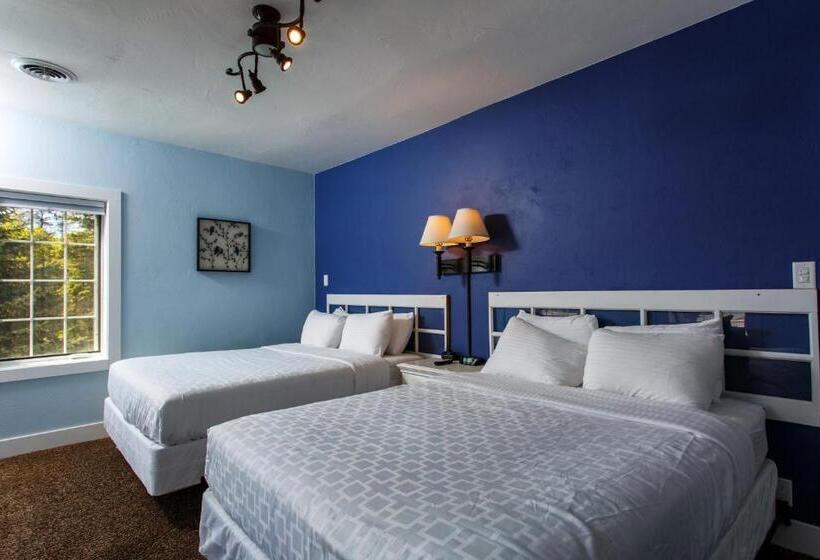 Julie's Park Cafe & Motel