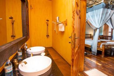 استراحتگاه Buffalo Safari Lodge