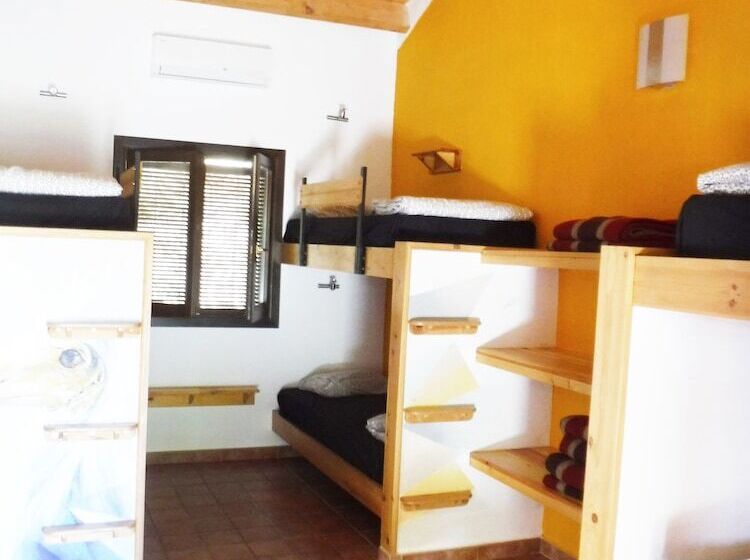 Tantaka   Albergue Los Meleses