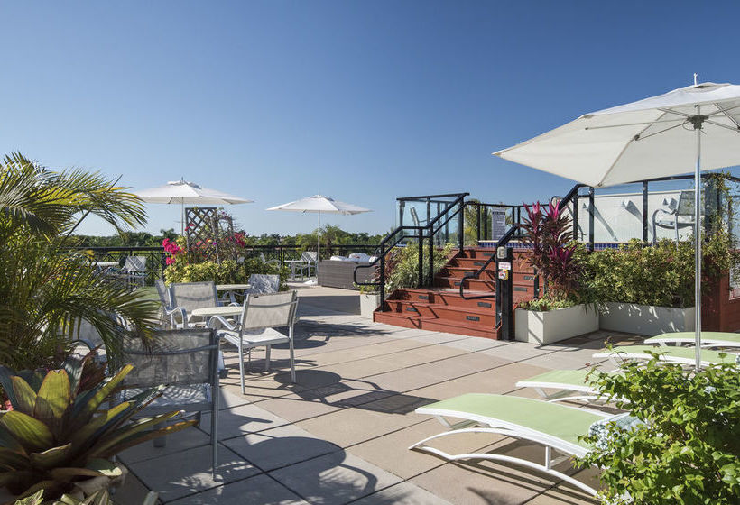 בית מלון כפרי Club Level Suites at Inn On Fifth