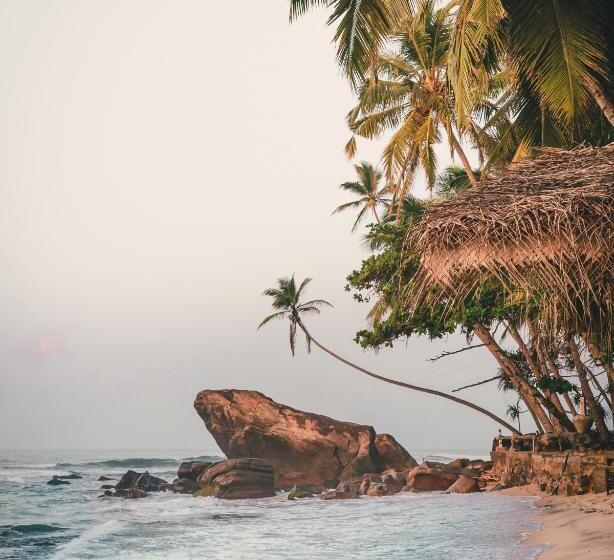 هتل Nirvana Beach Boutique