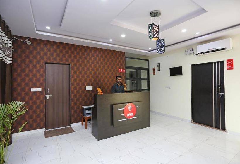 فندق Collection O 28716 Aditya Residency