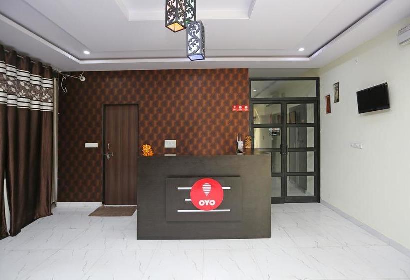 فندق Collection O 28716 Aditya Residency