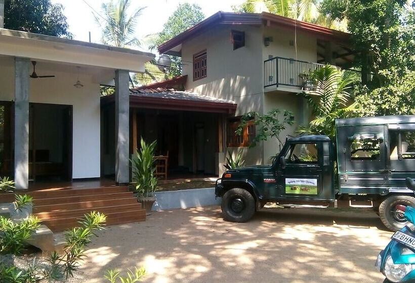 هتل Umesh Home Stay