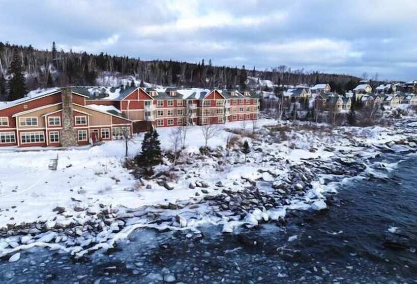 منتجع Cove Point Lodge