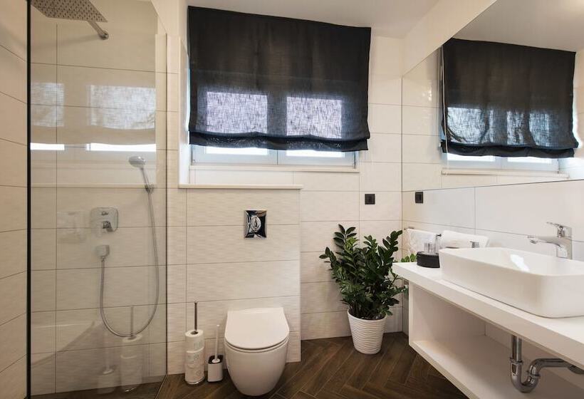 تختخواب و صبحانه Luxury Villa Karla