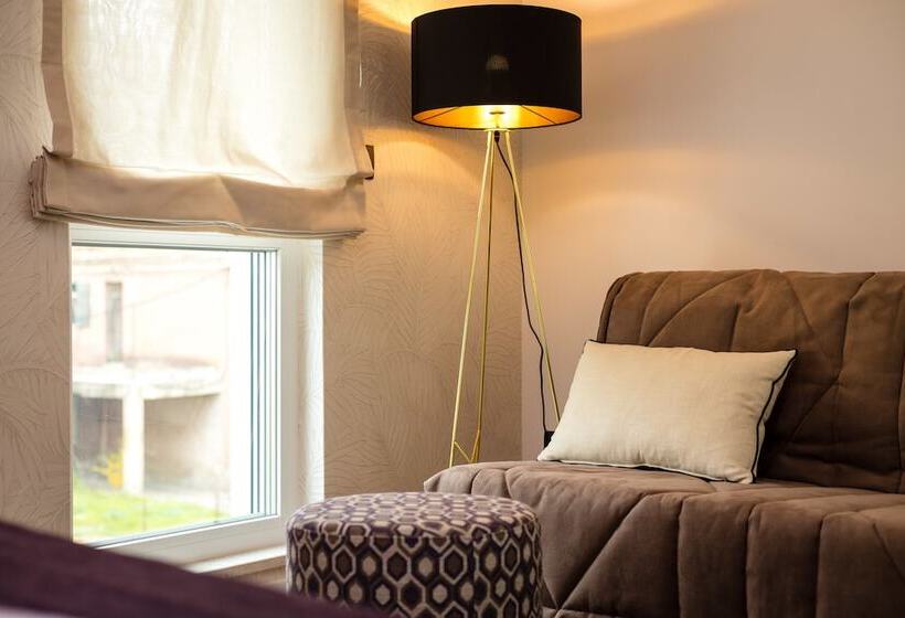 تختخواب و صبحانه Luxury Villa Karla