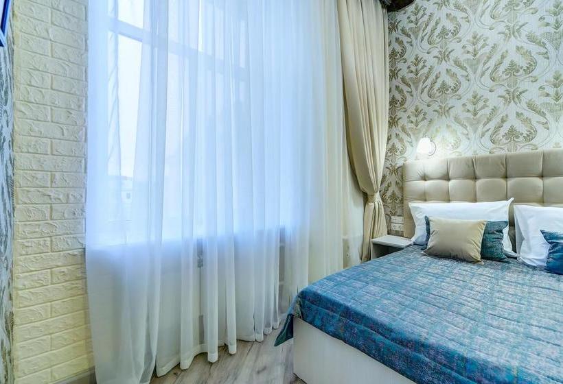 هتل Guest Rooms At Chaykovskogo 22