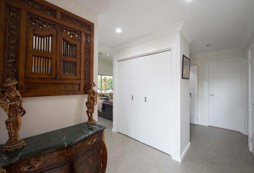 هتل Armidale Cottage   House 2