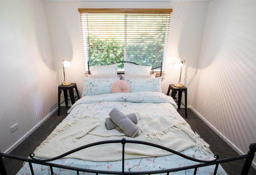 هتل Armidale Cottage   House 2