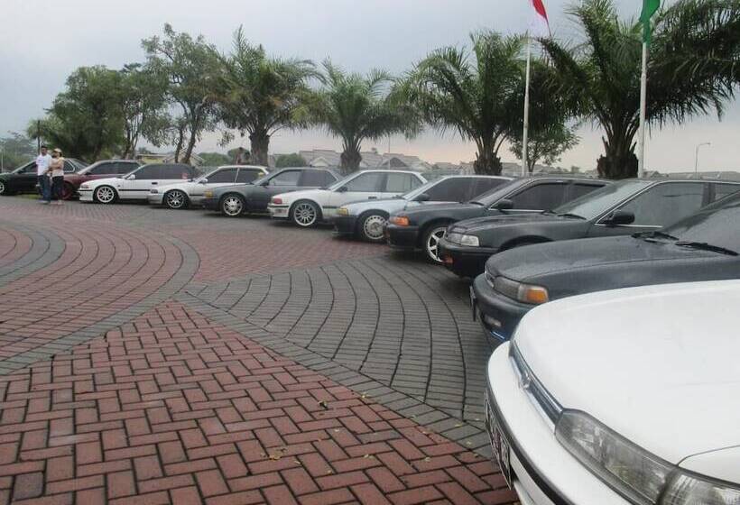 هتل Bess Resort And Waterpark Lawang