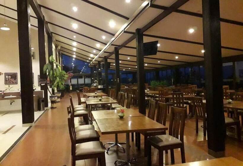 هتل Bess Resort And Waterpark Lawang