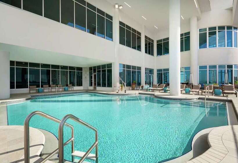 هتل Embassy Suites By Hilton Sarasota, Fl